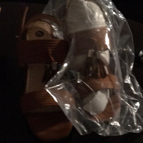 Brown tasselled sandals - Picture 3 of 7